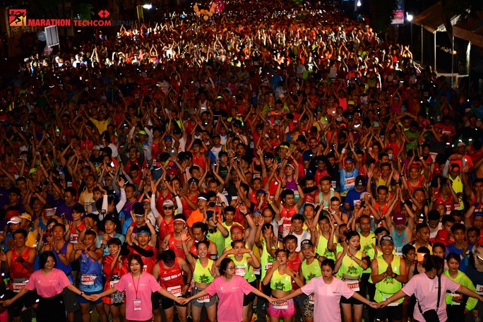 Gần 12.000 người tham gia giải Marathon quốc tế quảng bá du lịch TP HCM - Ảnh 1.