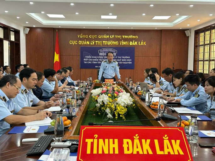 Yêu cầu giám sát xăng dầu, đảm bảo nguồn cung dịp cuối năm - Ảnh 1.