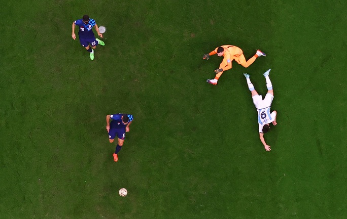 Tranh cãi về quả penalty của Argentina tại bán kết World Cup 2022 - Ảnh 2.