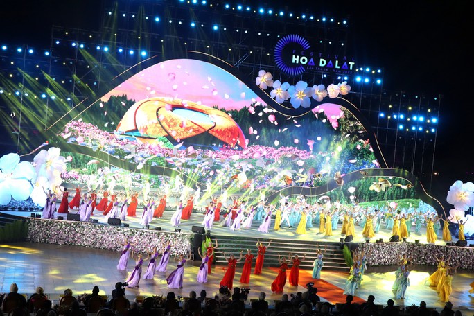 Khai mạc Festival hoa Đà Lạt lần thứ IX – 2022 hoành tráng trong tiệc đại nhạc hội ánh sáng và hoa - Ảnh 3.