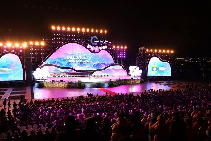 Khai mạc Festival hoa Đà Lạt lần thứ IX – 2022 hoành tráng trong tiệc đại nhạc hội ánh sáng và hoa - Ảnh 1.
