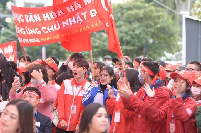 Hoa hậu Đỗ Thị Hà, Á hậu Phương Nga cùng hàng ngàn bạn trẻ đội rét đi hiến máu - Ảnh 10.