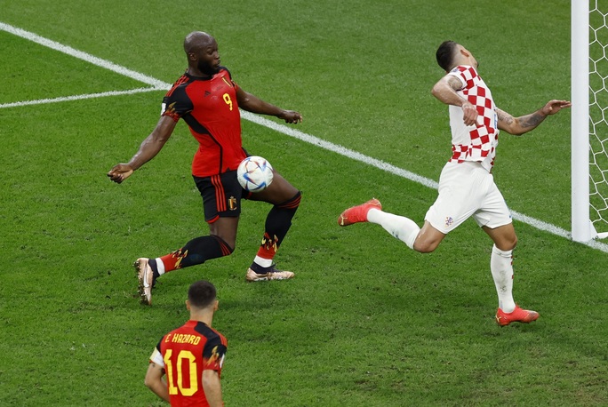 Lukaku hóa chân gỗ, bỏ lỡ cơ hội ghi bàn cho tuyển Bỉ - Ảnh 2.