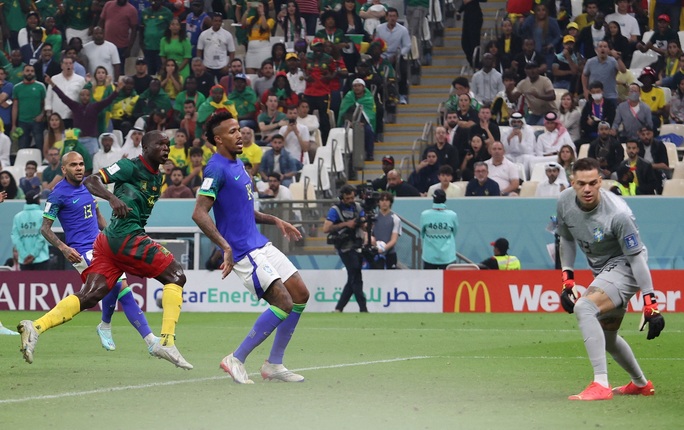 Thua sốc Cameroon, Brazil thẳng tiến vòng 1/8 - Báo Người lao động