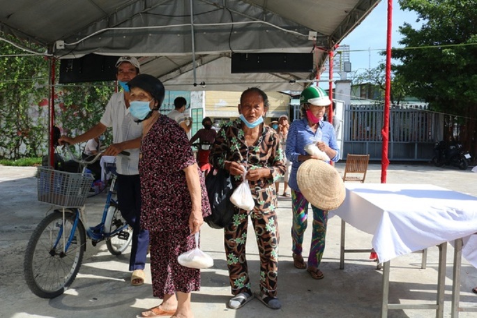 Lao động yếu thế phải được tiếp sức - Ảnh 1. Lao động yếu thế phải được tiếp sức - Ảnh 1.