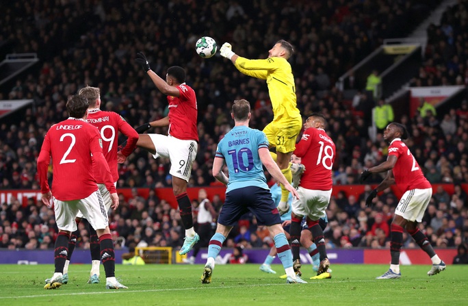 Báo chí Anh ngợi ca, fan Man United phát cuồng với pha ghi bàn của Rashford - Ảnh 2.