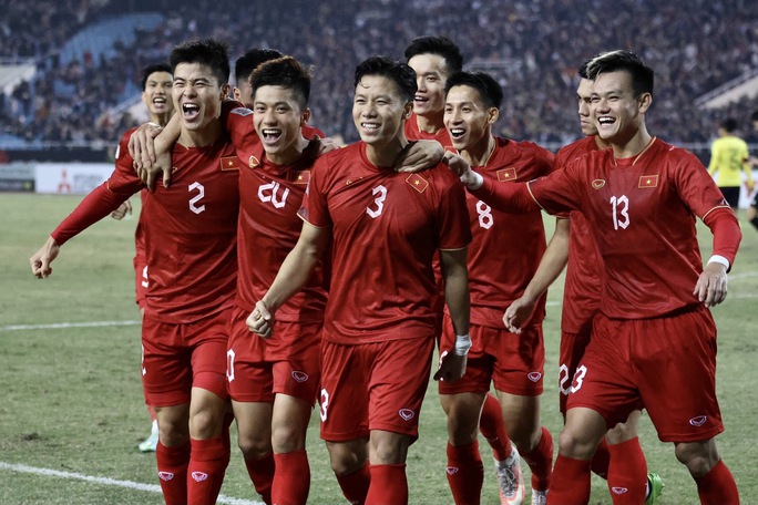 Việt Nam - Malaysia 3-0: Vì sao tuyển Việt Nam được hưởng phạt đền, cầu thủ Malaysia bị thẻ đỏ? - Ảnh 1.