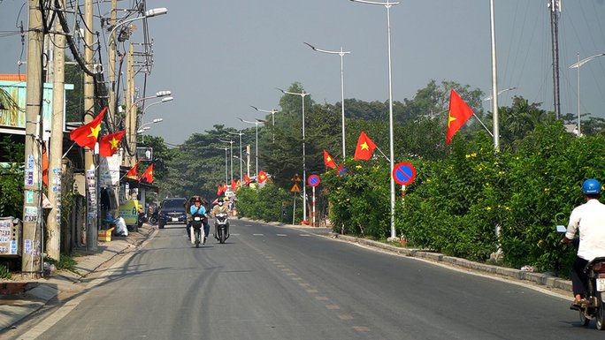 Đường cờ Tổ quốc thắm tô hai địa chỉ đỏ tại huyện Bình Chánh - Ảnh 1.