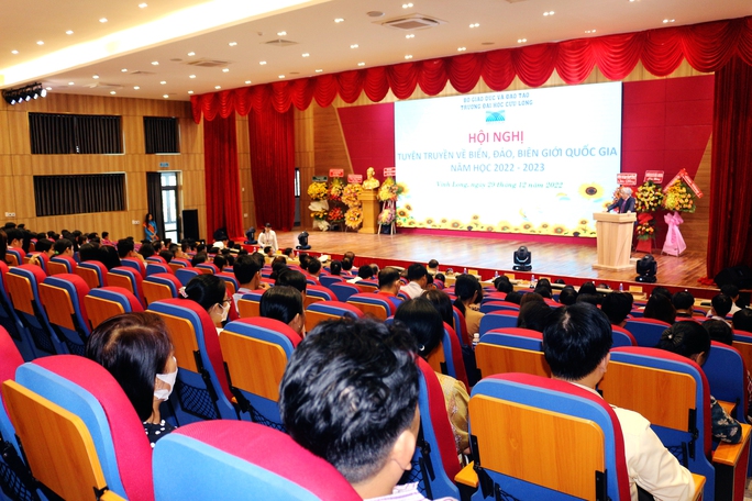 Trường ĐH Cửu Long tổ chức hội nghị tuyên truyền biển, đảo - Ảnh 1.