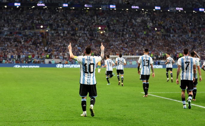 Messi lập siêu phẩm, Argentina thẳng tiến vào Tứ kết - Ảnh 8.