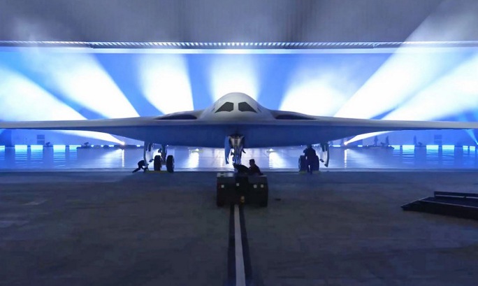 Mỹ trình làng ‘siêu máy bay tàng hình’, giá 700 triệu USD/chiếc - Ảnh 1.