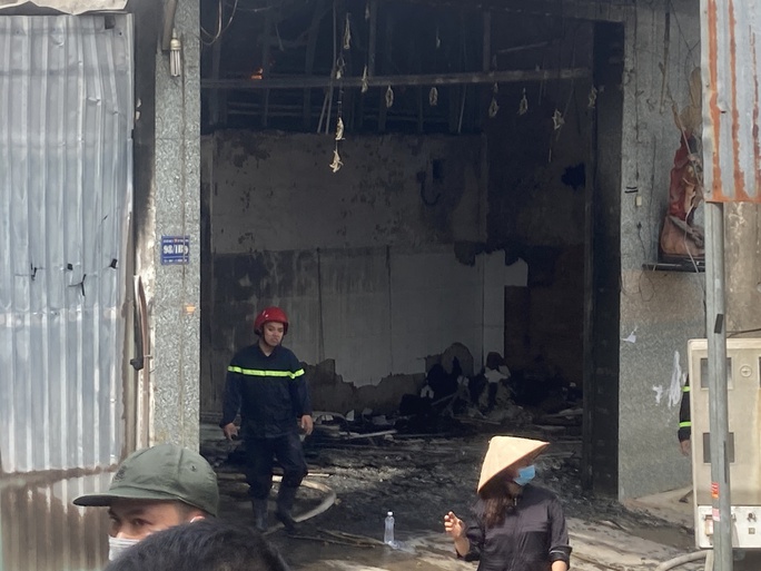 CLIP: Khói lửa ngùn ngụt kèm tiếng nổ lớn trong xưởng ở Đồng Nai - Ảnh 3.