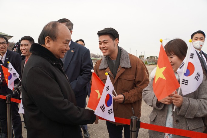 Chủ tịch nước Nguyễn Xuân Phúc đến Seoul, bắt đầu chuyến thăm Hàn Quốc - Ảnh 6.