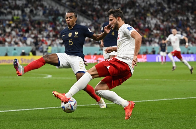 Trận Pháp - Ba Lan: Hy hữu tuyển thủ Pháp đeo trang sức lúc thi đấu - Ảnh 3.