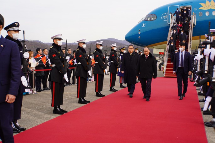 Chủ tịch nước Nguyễn Xuân Phúc đến Seoul, bắt đầu chuyến thăm Hàn Quốc - Ảnh 5.