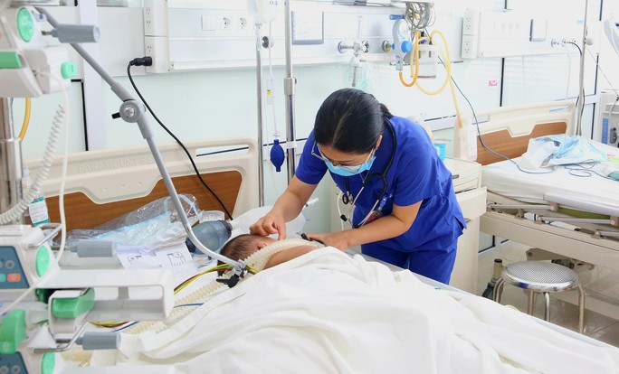 Bé 2 tuổi liệt mềm toàn thân sau nhiễm Adenovirus - Ảnh 1. Bé 2 tuổi liệt mềm toàn thân sau nhiễm Adenovirus - Ảnh 1.