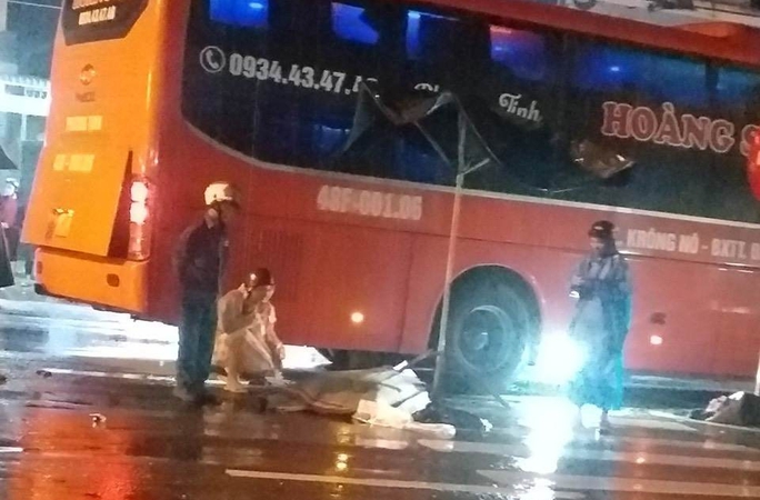Quảng Nam: Xe khách tông xe máy, 2 vợ chồng tử vong - Ảnh 2.