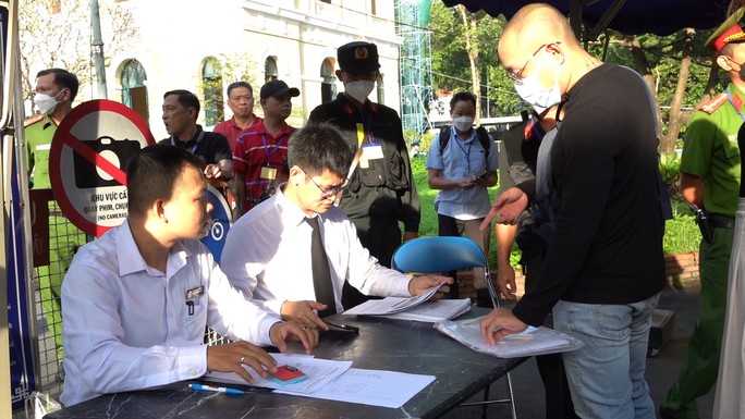 Hình ảnh đầu tiên tại phiên tòa xét xử CEO Nguyễn Thái Luyện - Ảnh 6.
