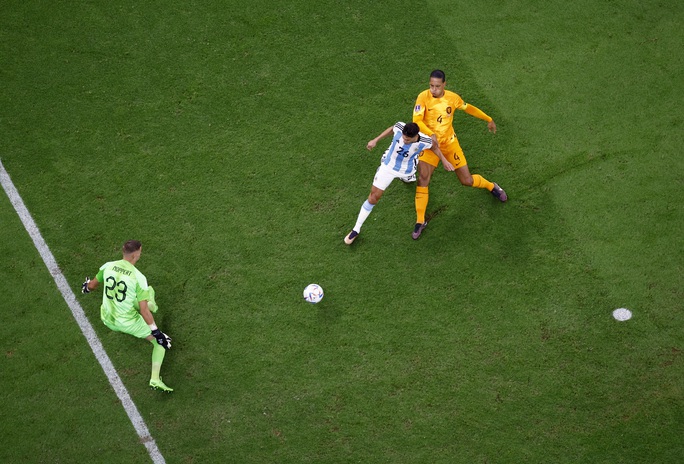 Thắng nghẹt thở trong loạt penalty, Argentina đoạt vé vào Bán kết - Ảnh 5.