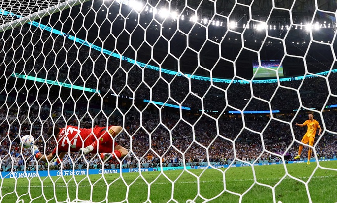 Thắng nghẹt thở trong loạt penalty, Argentina đoạt vé vào Bán kết - Ảnh 25.