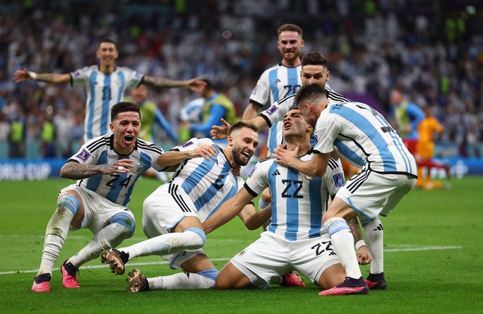 Thắng nghẹt thở trong loạt penalty, Argentina đoạt vé vào Bán kết - Ảnh 26.