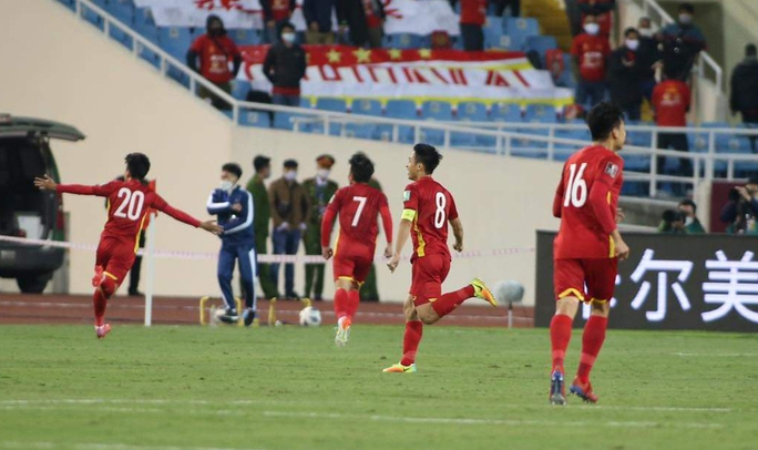 Tuyển Trung Quốc thảm bại 1-3 trước Việt Nam ở Mỹ Đình - Ảnh 6.