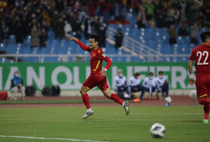 Tuyển Trung Quốc thảm bại 1-3 trước Việt Nam ở Mỹ Đình - Ảnh 1.