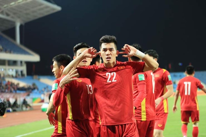 Tuyển Trung Quốc thảm bại 1-3 trước Việt Nam ở Mỹ Đình - Ảnh 2.