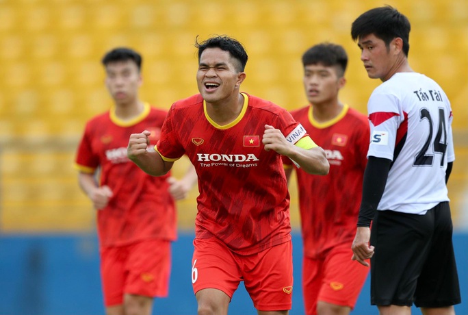 Clip U23 Việt Nam thắng đậm Long An 4-1 với 2 siêu phẩm sút xa - Ảnh 2.
