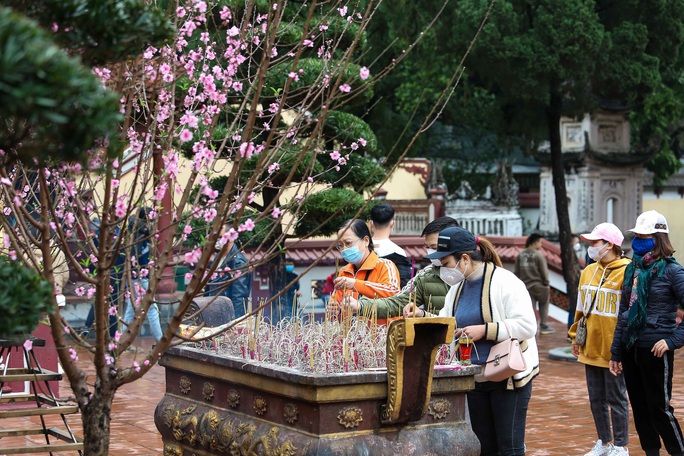 Hàng ngàn du khách trẩy hội chùa Hương - Ảnh 16.