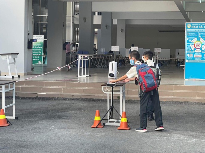 TP HCM: Hơn 1 triệu học sinh từ mầm non đến lớp 6 háo hức trở lại trường - Ảnh 7. TP HCM: Hơn 1 triệu học sinh từ mầm non đến lớp 6 háo hức trở lại trường - Ảnh 7.