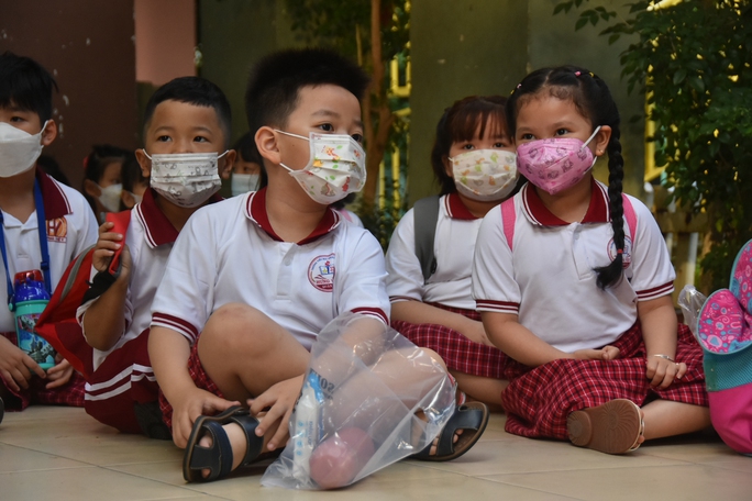 TP HCM: Hơn 1 triệu học sinh từ mầm non đến lớp 6 háo hức trở lại trường - Ảnh 5. TP HCM: Hơn 1 triệu học sinh từ mầm non đến lớp 6 háo hức trở lại trường - Ảnh 5.