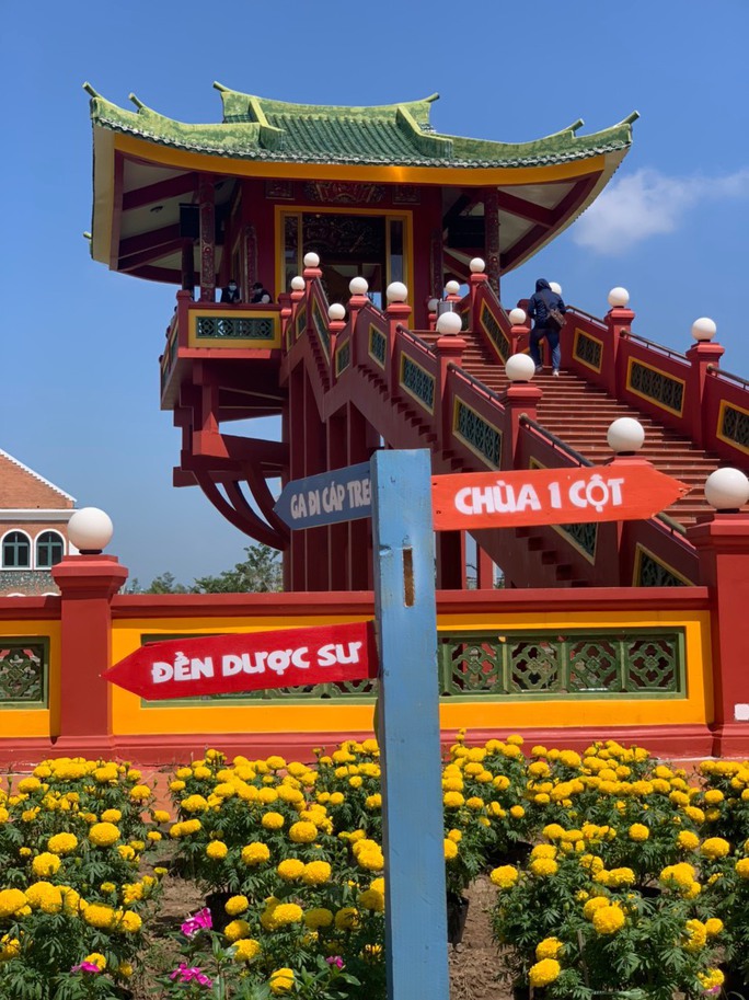 Cáp treo Núi Sam phục vụ sáng đêm khách hành hương miếu Bà dịp rằm tháng Giêng - Ảnh 11. Cáp treo Núi Sam phục vụ sáng đêm khách hành hương miếu Bà dịp rằm tháng Giêng - Ảnh 11.