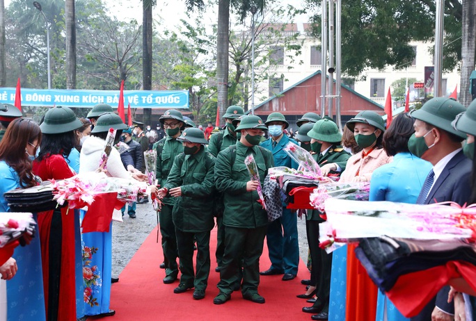 Hơn 4.300 công dân Hà Nội bước qua cổng vinh quang lên đường nhập ngũ - Ảnh 4.