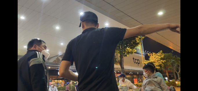 Đón xem kỳ 4 phóng sự: Thế giới taxi riêng ở sân bay Tân Sơn Nhất - Ảnh 2.