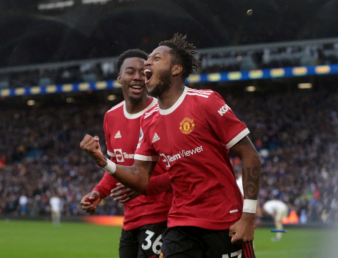 Thủy chiến tại Elland Road, Man United bay cao Top 4 - Ảnh 6.