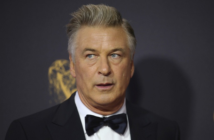 Tình tiết mới vụ Alec Baldwin bắn chết người trên trường quay - Ảnh 2.