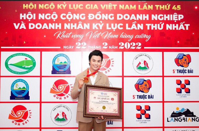 Nghệ sĩ Võ Minh Lâm nhận tin vui sau giải Mai Vàng - Ảnh 1.