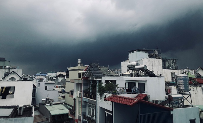 TP HCM: Cảnh báo sắp có mưa dông, sét tại Bình Chánh, Củ Chi, Hóc Môn - Ảnh 1.