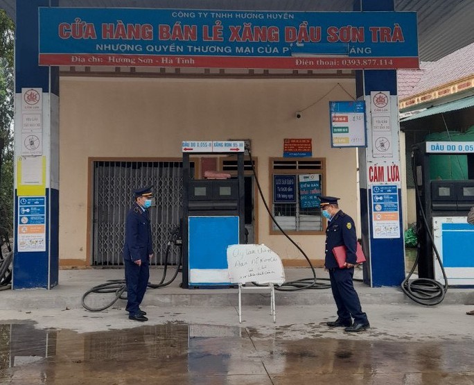 Hà Tĩnh: Phạt 2 cửa hàng kinh doanh xăng dầu vì bất ngờ ngừng bán hàng - Ảnh 1.
