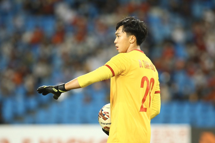 Hóa người nhện, thủ thành Tuấn Hưng đưa U23 Việt Nam vào chung kết giải Đông Nam Á - Ảnh 2.