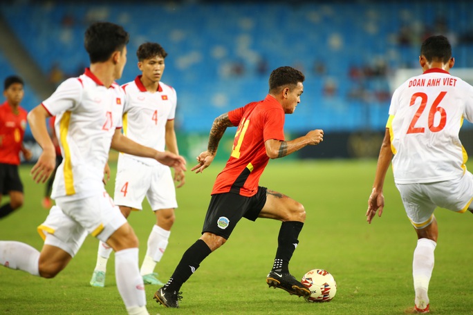 Hóa người nhện, thủ thành Tuấn Hưng đưa U23 Việt Nam vào chung kết giải Đông Nam Á - Ảnh 1.