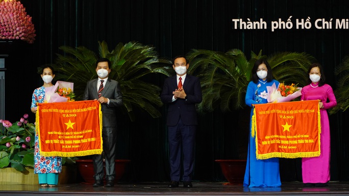 Ngành y tế TP HCM đón nhận nhiều Huân chương, Bằng khen  - Ảnh 3.