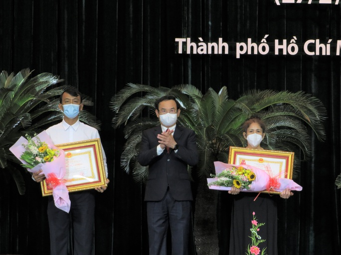 Ngành y tế TP HCM đón nhận nhiều Huân chương, Bằng khen  - Ảnh 5.