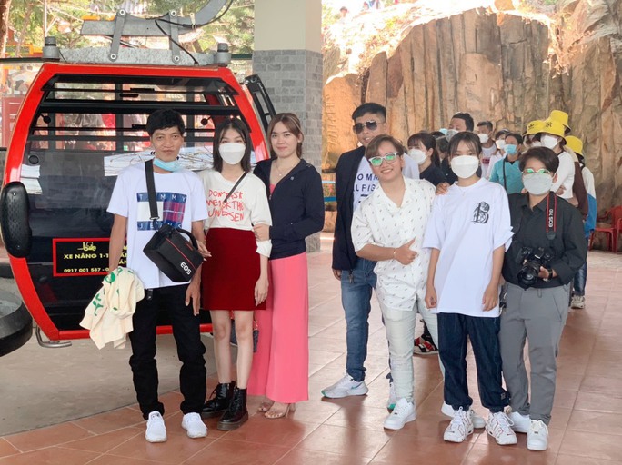 Đoàn Tăng sư quốc tế đến Cáp treo Núi Sam - Ảnh 6. Đoàn Tăng sư quốc tế đến Cáp treo Núi Sam - Ảnh 6.