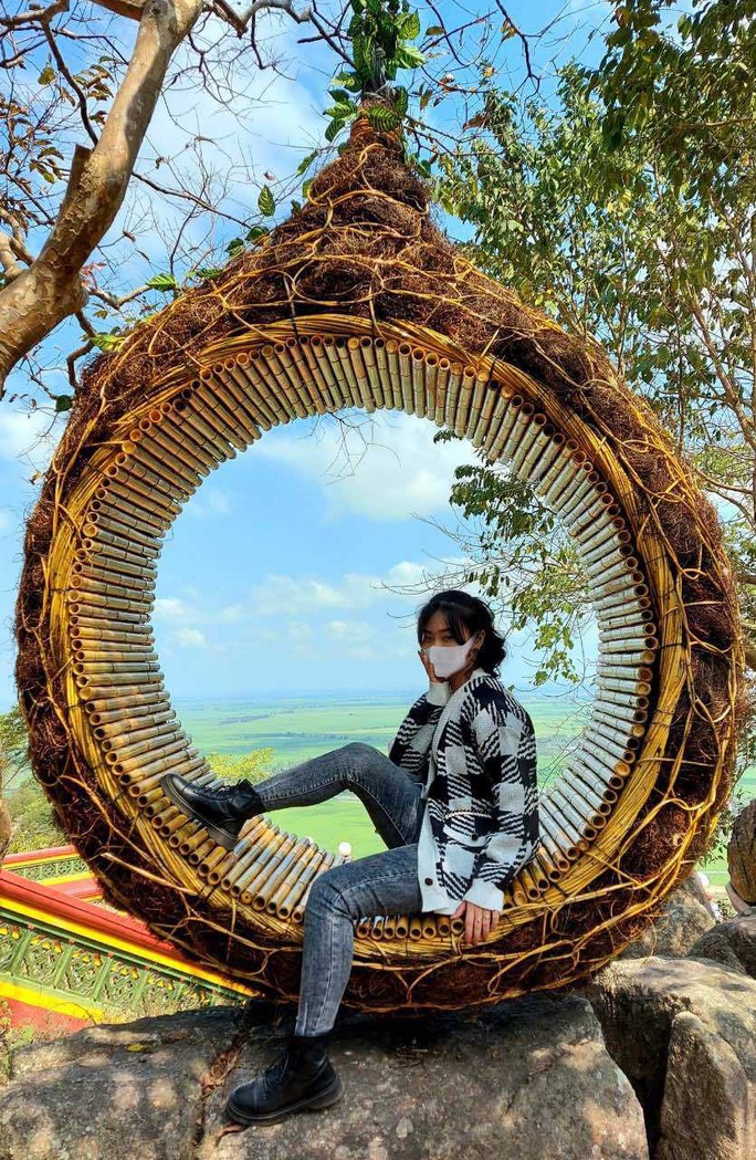 Đoàn Tăng sư quốc tế đến Cáp treo Núi Sam - Ảnh 7. Đoàn Tăng sư quốc tế đến Cáp treo Núi Sam - Ảnh 7.