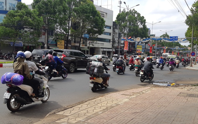 Các BOT trên đường Hồ Chí Minh liên tục xả trạm - Ảnh 3.
