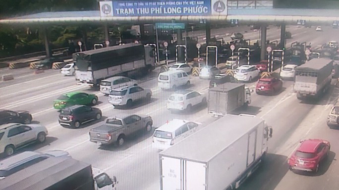 Bất ngờ với hình ảnh trên cao tốc, quốc lộ qua Đồng Nai từ sáng đến trưa mùng 6 Tết - Ảnh 3.