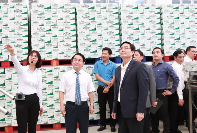 Bí thư, Chủ tịch Đắk Lắk thăm, chúc Tết công nhân đầu năm mới - Ảnh 1.
