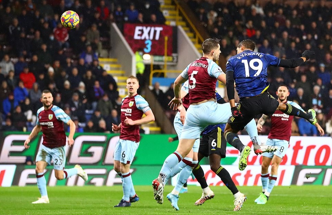 Bị Burnley chia điểm, Man United văng Top 4 Ngoại hạng - Ảnh 3.